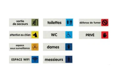 गोंद के साथ एक्रिलिक संकेत